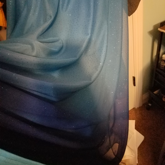 Formal dress - Picture 3 of 6